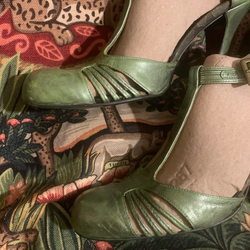 BCBGirls metallic green heels - Picture 7 of 14